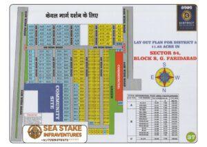BPTP District 5 Sector 84 Block B layout map showing residential plots, commercial zone, community site, green areas, internal roads and township master plan